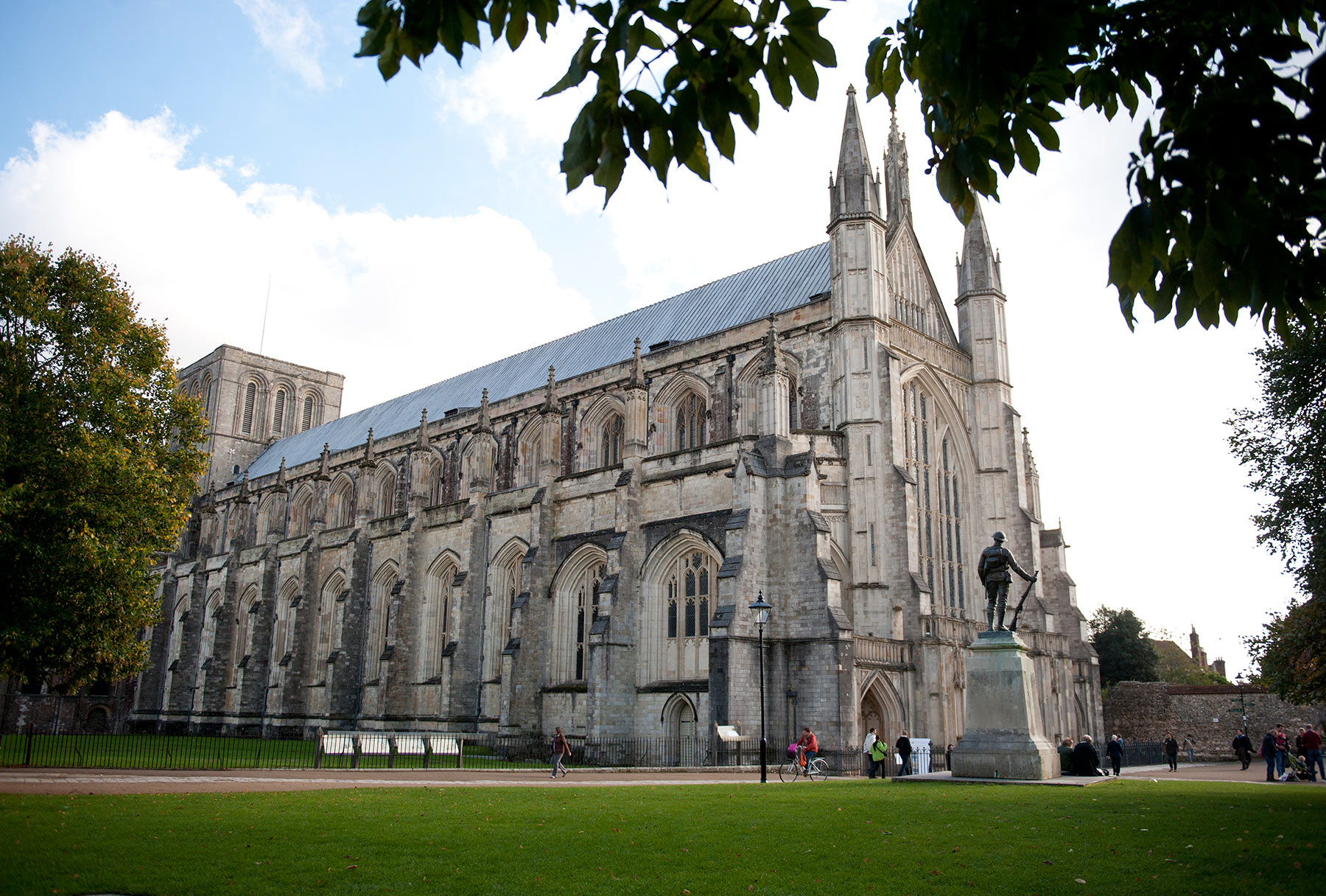 https://www.winchester.ac.uk/media/Content-Assets/About-Us/Winchester-Cathedral.jpg