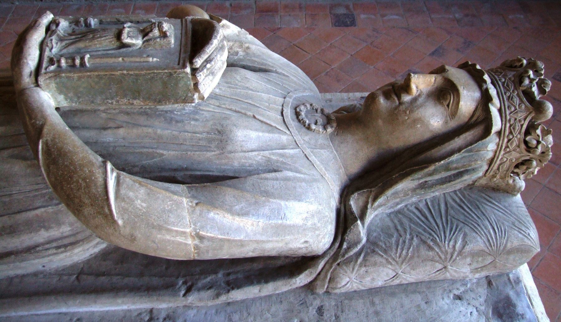 Stone effigy of queen atop tomb