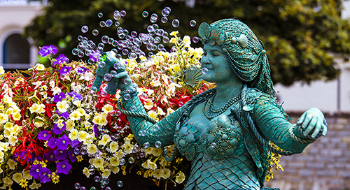 Woman painted as blue mermaid at Fuse performance	