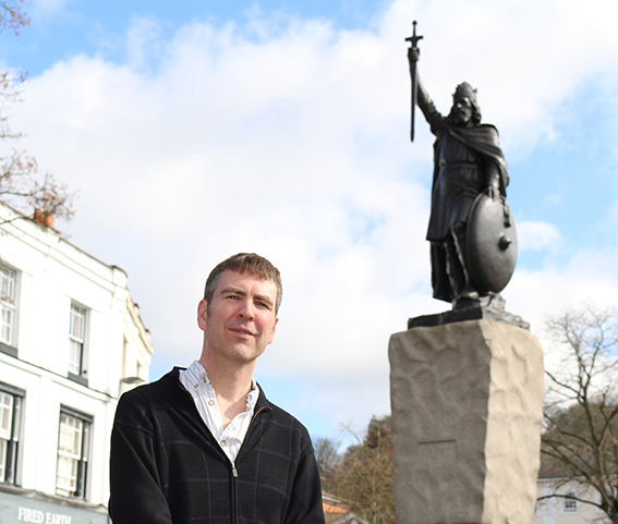 Ryan Lavelle standing in front of King Alfred's statue