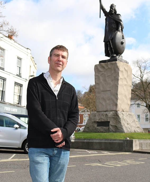 Ryan Lavelle standing on front of King Alfred's statue