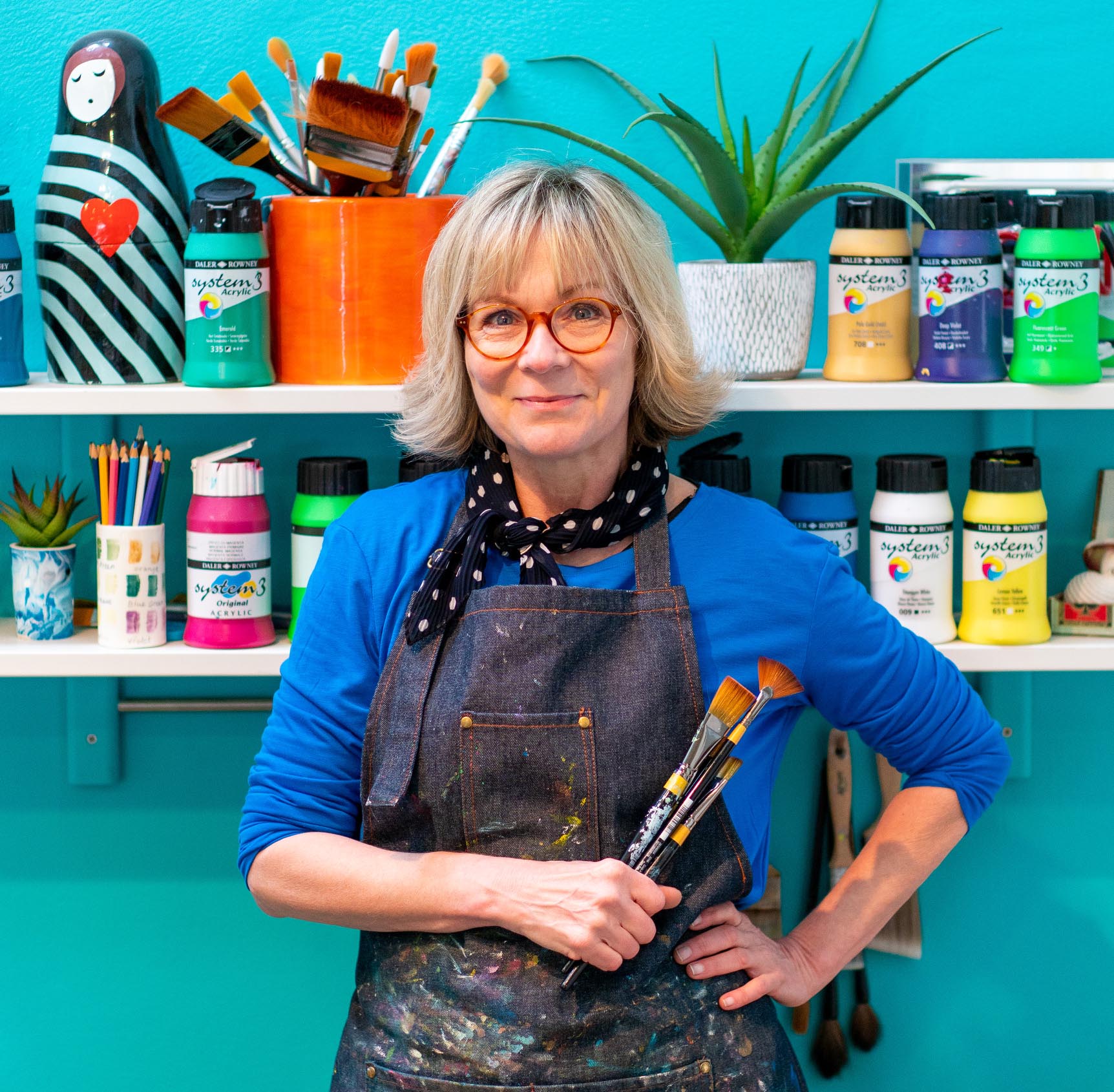 Jenny Muncaster in her studio with the University of WQinchester hare