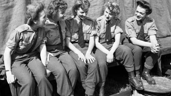Black and white image of five military women chatting