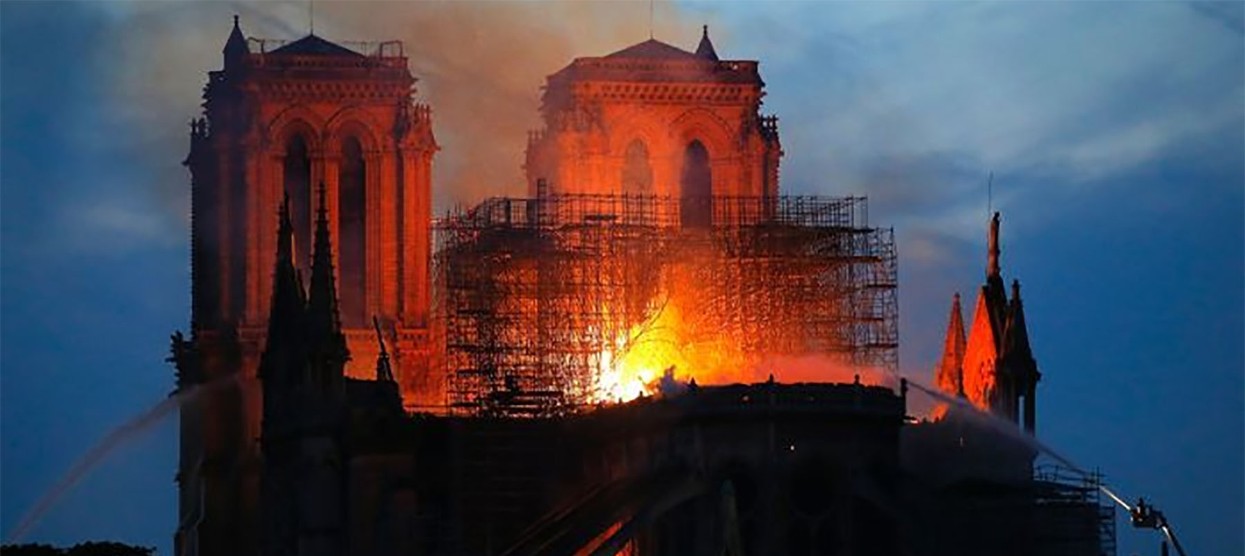 Notre Dame ablaze (image AP, Michel Euler)